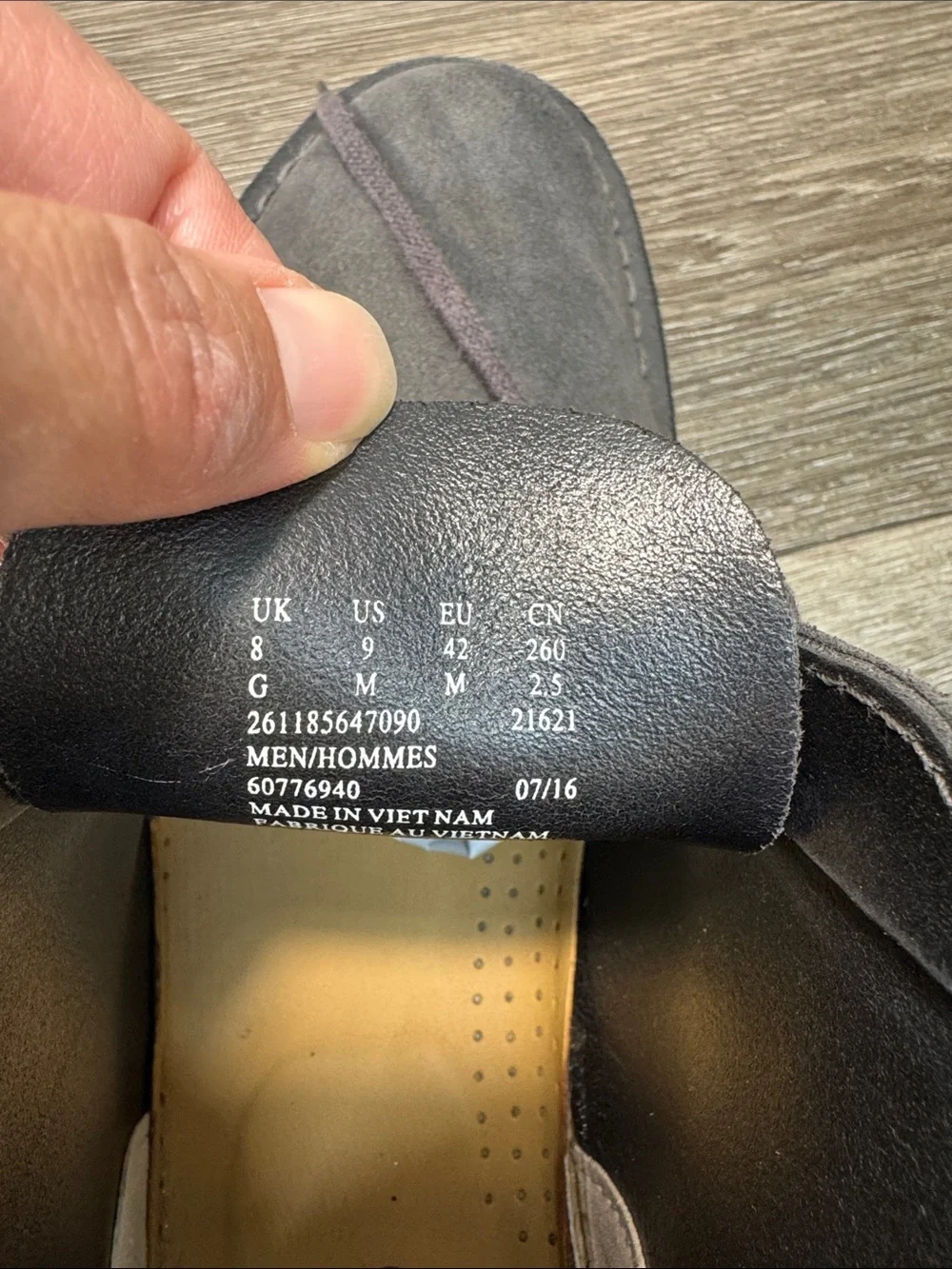 Clarks Men's Suede Chukka Boots in Dark Gray size 9 (j242)